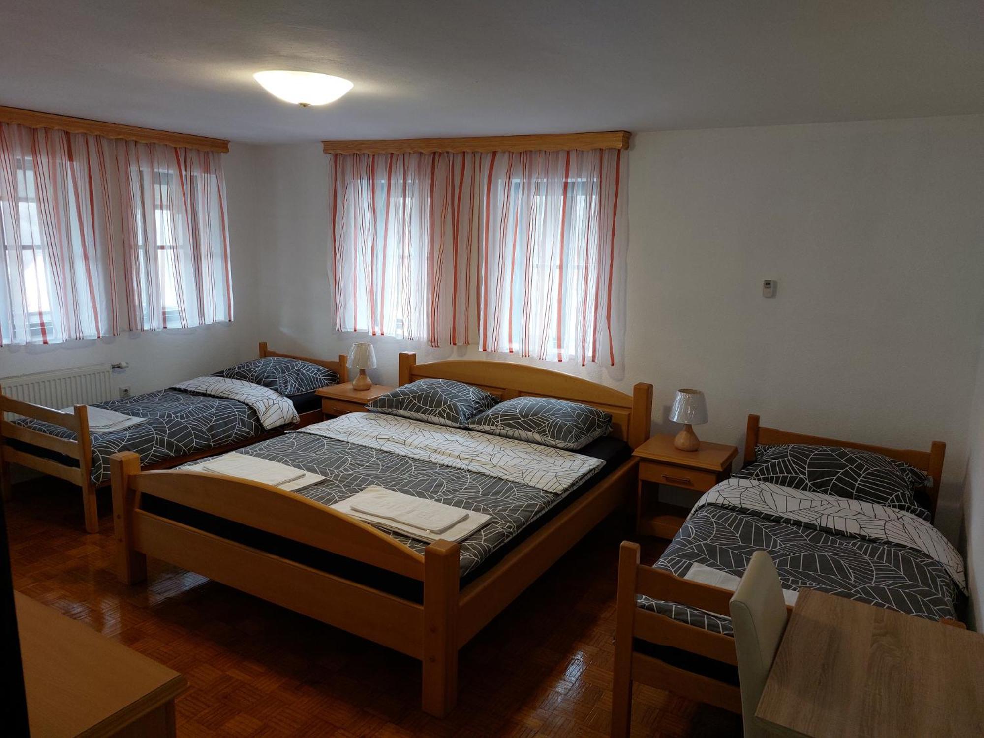 Panorama Travnik Aparthotel Bilik gambar